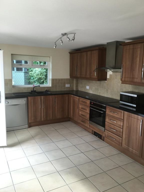 Property photo 3 of 17 Kitchen