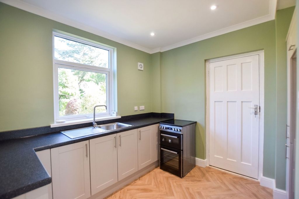 Property photo 2 of 12 Kitchen