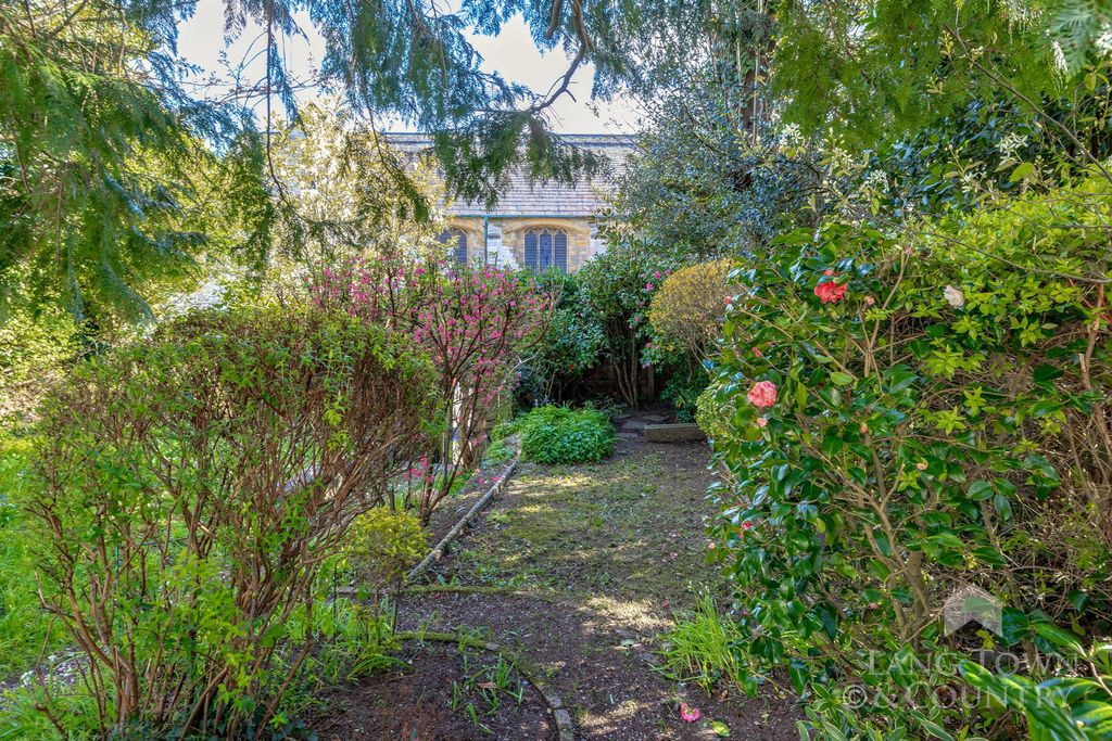 Property photo 2 of 21