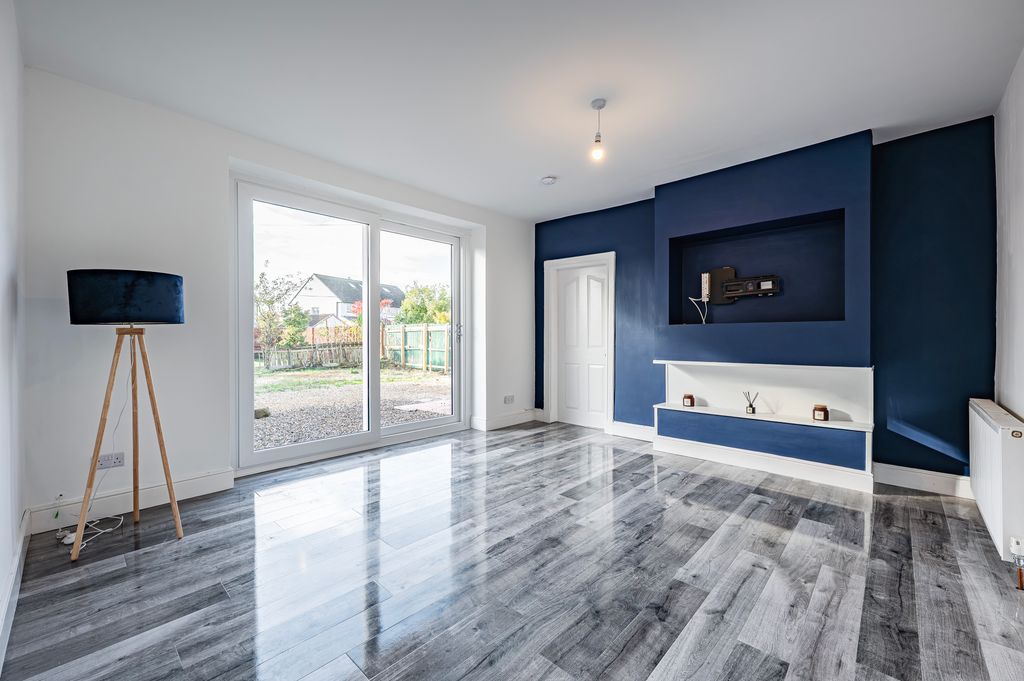 Property photo 2 of 30