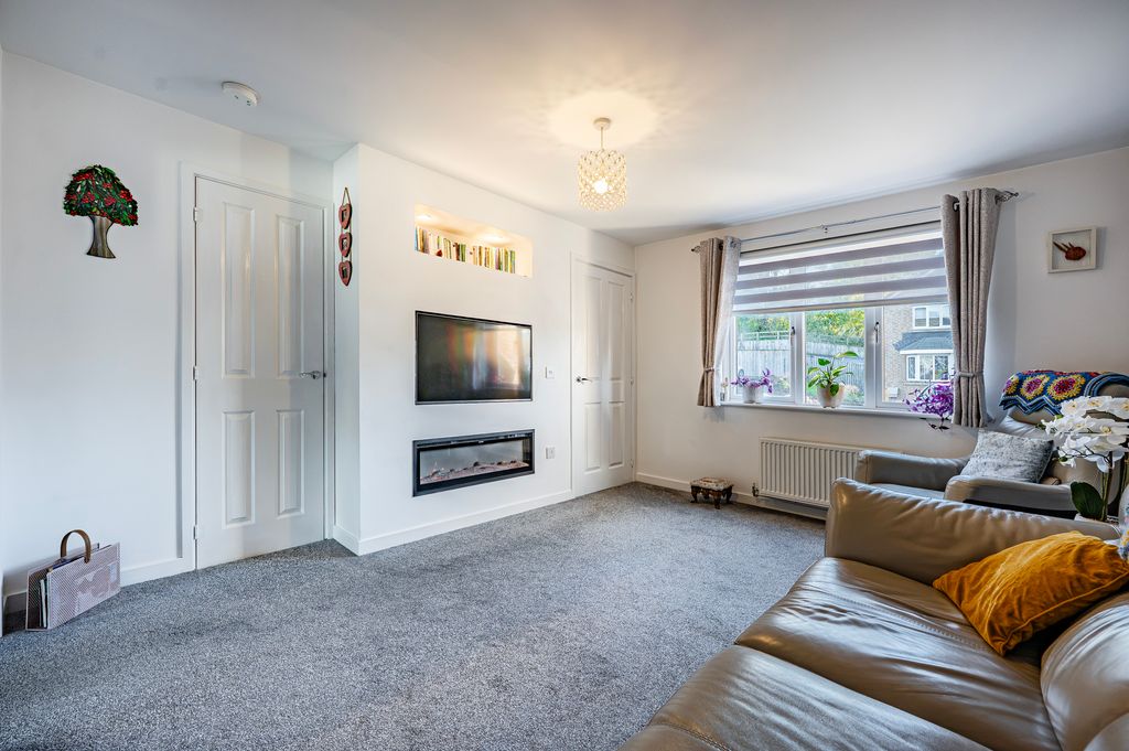 Property photo 2 of 34