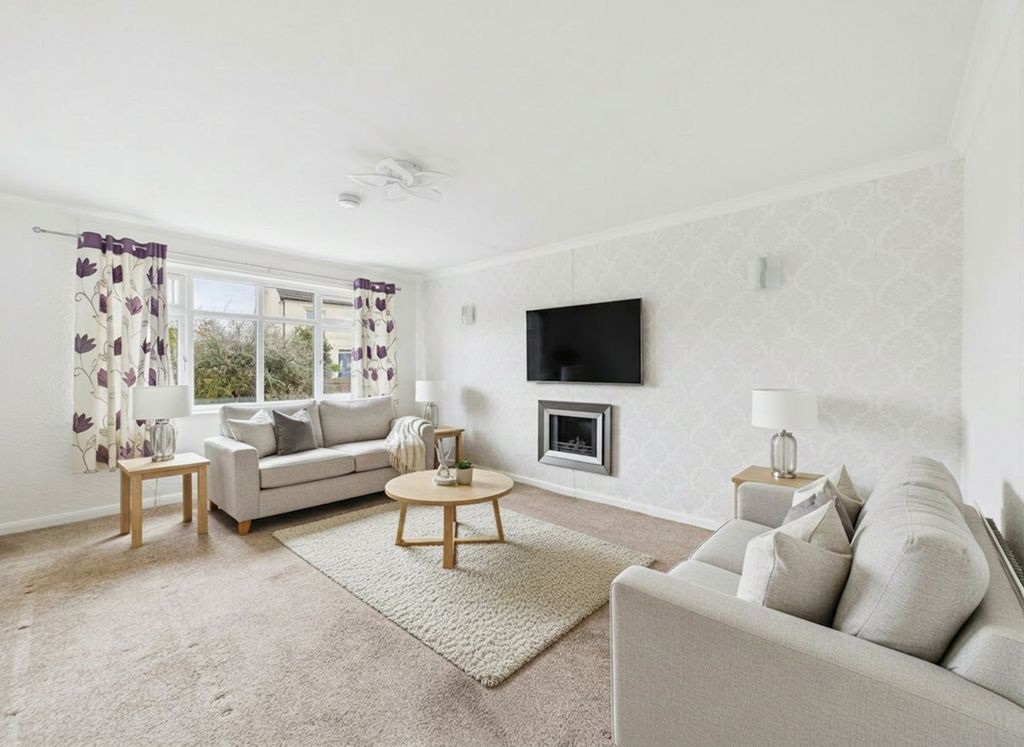 Property photo 2 of 15 Lounge (Virtually Furnished)