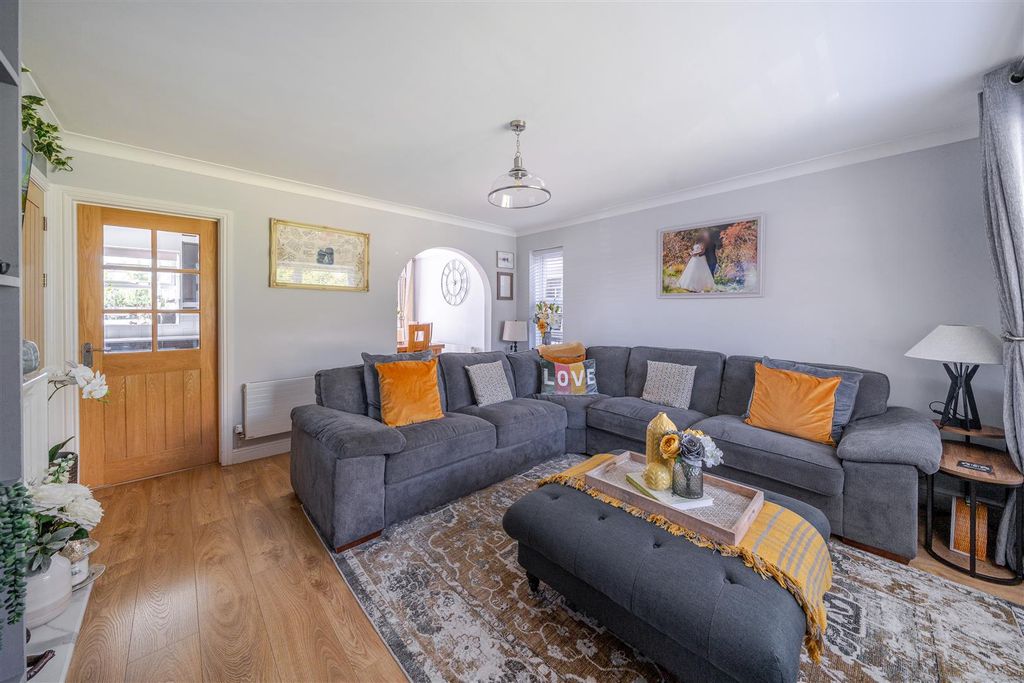 Property photo 2 of 25 1319115-9-686F9B21Ea8d6.Jpg