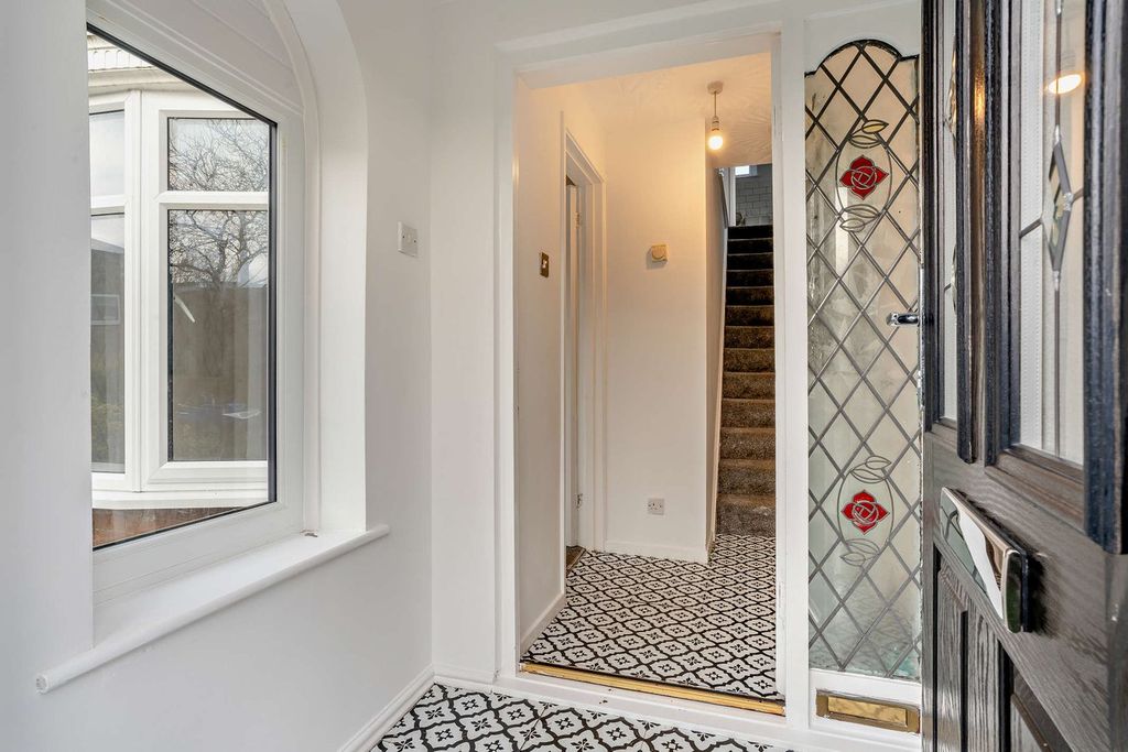 Property photo 2 of 27