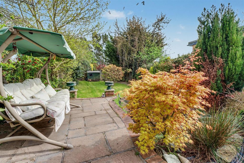 Property photo 2 of 21 10 Highcliffe Road-12.Jpg