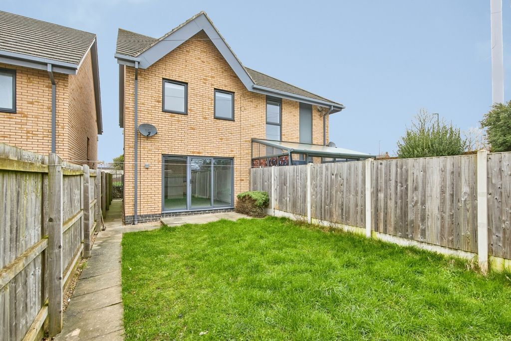 Property photo 3 of 19 Garden