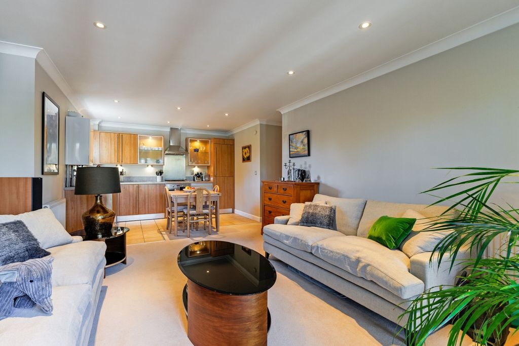 Property photo 3 of 9 85222_Flat 9 Maxw...