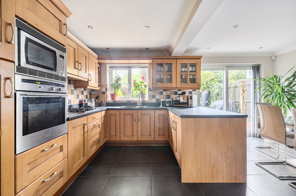 Property photo 3 of 17 1320614-5-6883890...