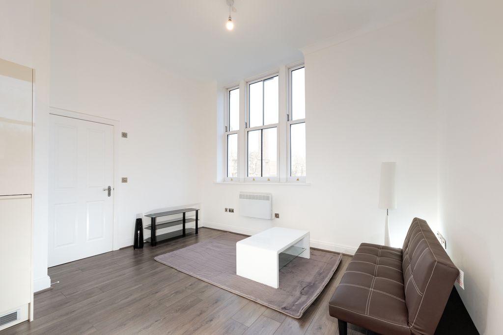 Property photo 3 of 10 Lounge