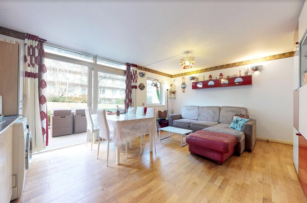 Property photo 2 of 14 Kitchen/Reception