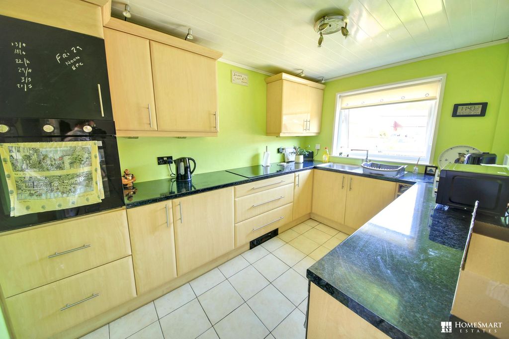 Property photo 2 of 17 Kitchen