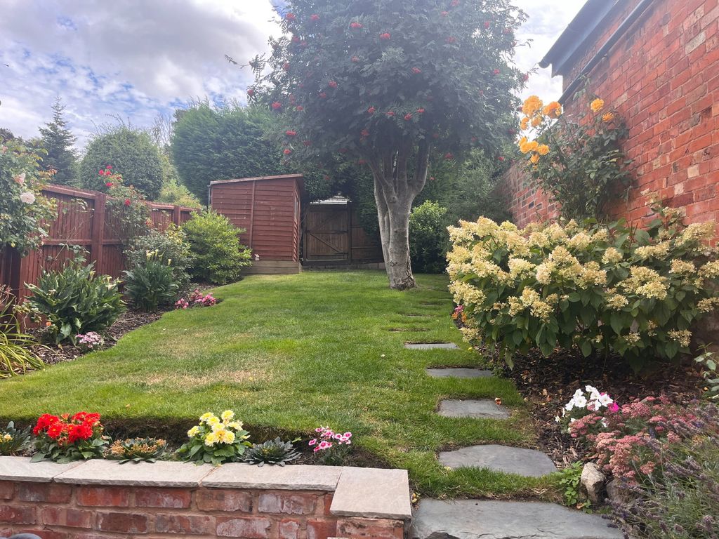 Property photo 2 of 21