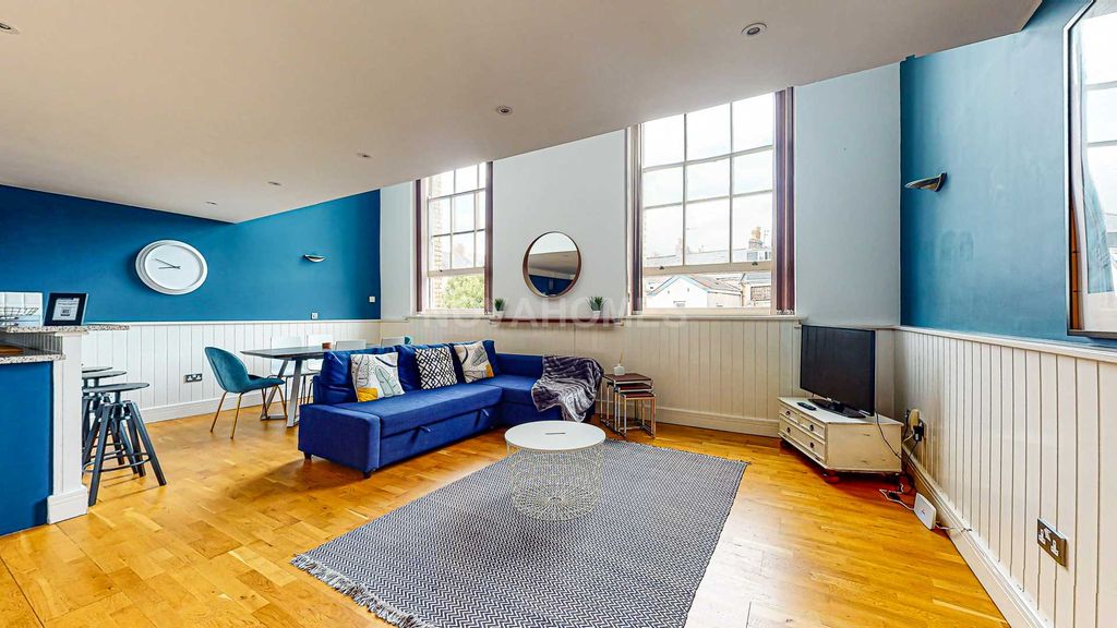 Property photo 2 of 10