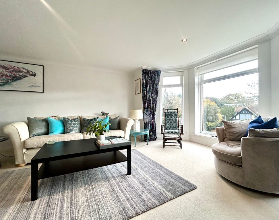 Property photo 3 of 30 Image00043