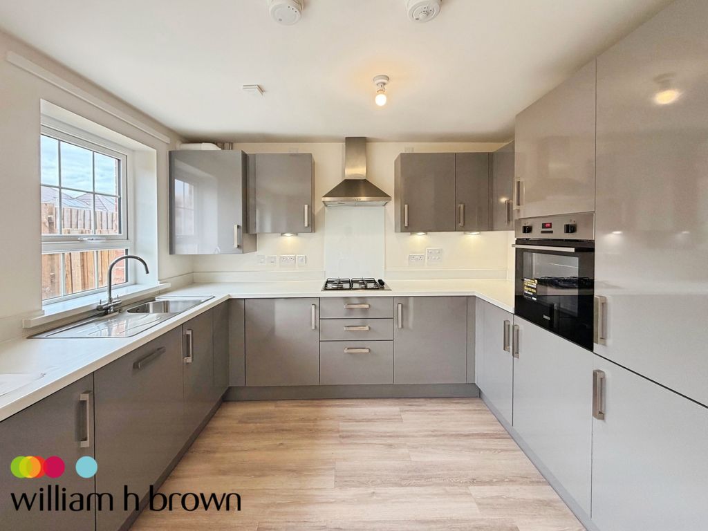 Property photo 2 of 12 Kitchen