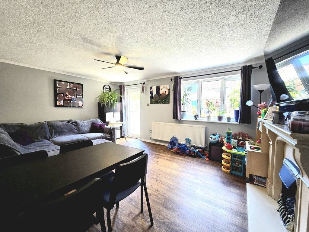 Property photo 2 of 31