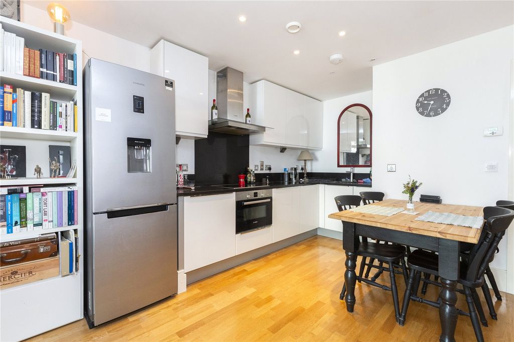 Property photo 3 of 17 Kitchen