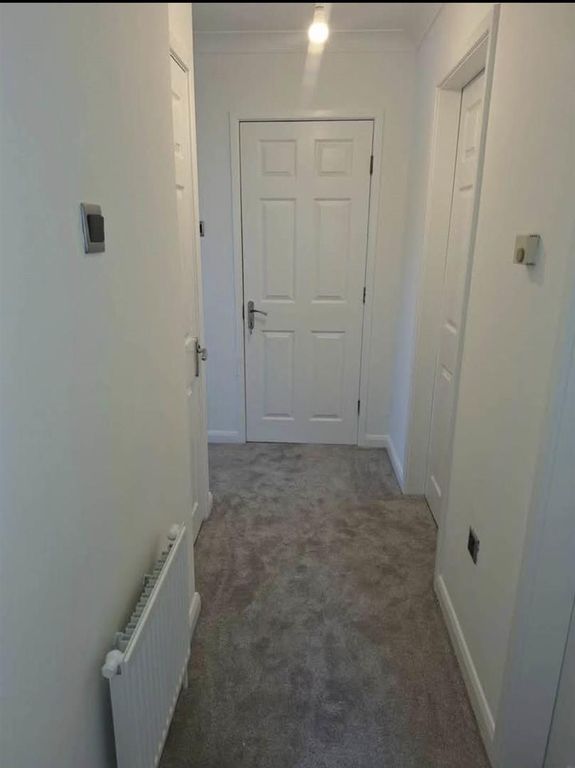 Property photo 3 of 10 Entrance Hall