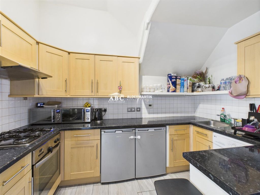 Property photo 3 of 11 Cam03215G0-Pr0080-Still010.Jpg