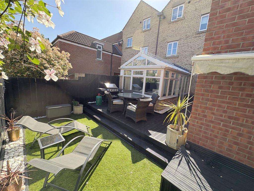 Property photo 2 of 27 Externally