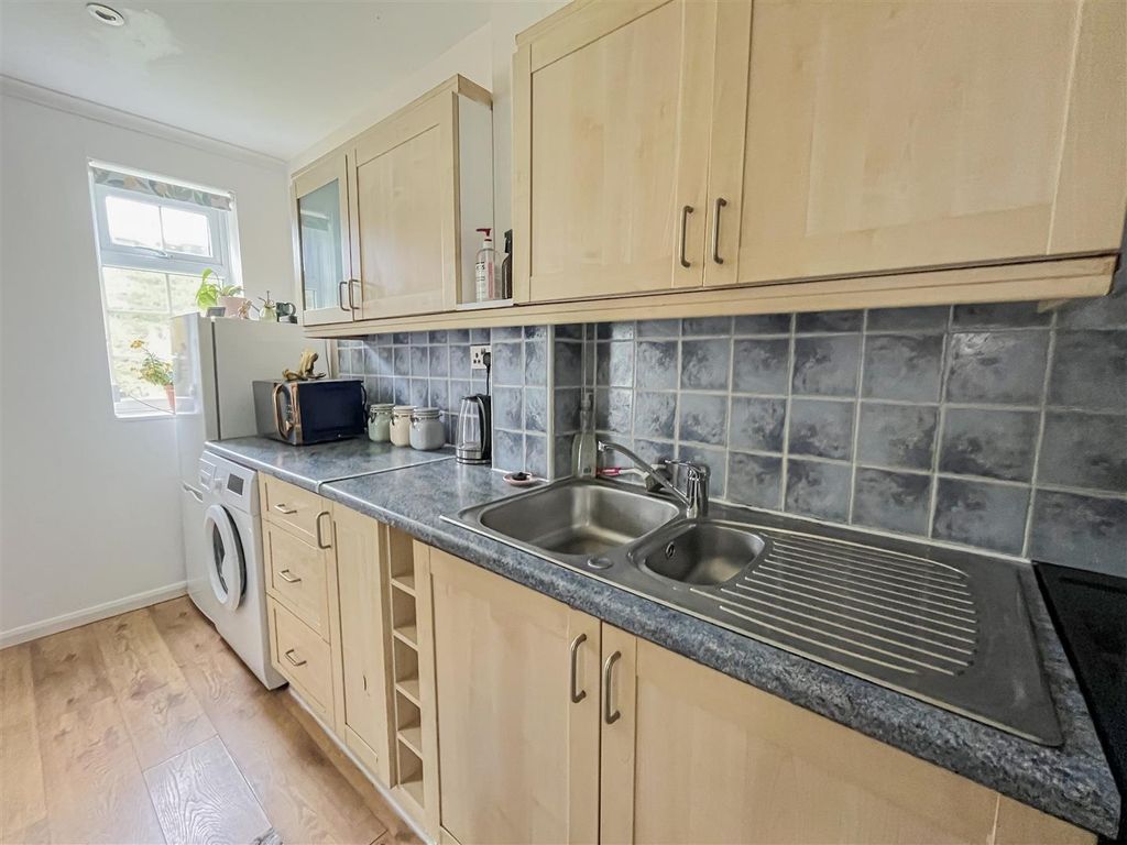 Property photo 2 of 21 Kitchen