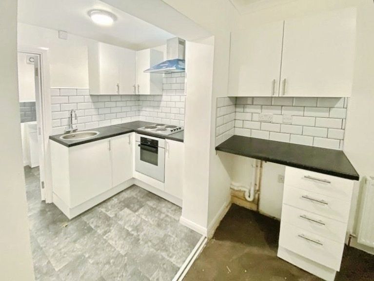 Property photo 2 of 8 Pbox-Kitchen-328636.Jpg