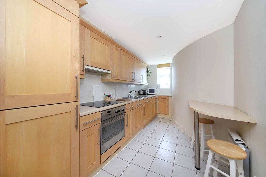 Property photo 3 of 6 Kitchen