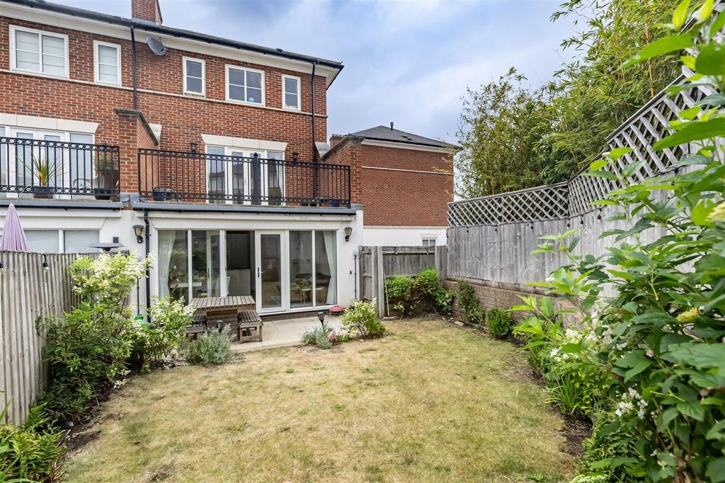 Property photo 3 of 46 14 Mowbray July 2025 Ext (9).Jpg