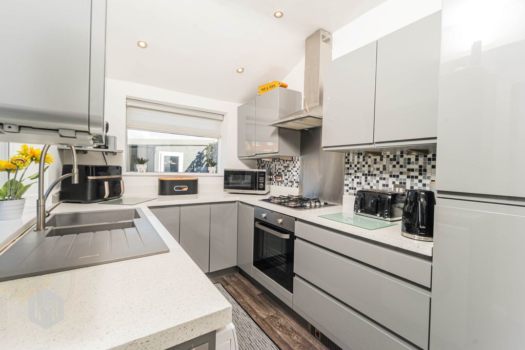 Property photo 3 of 20 Picture No. 11