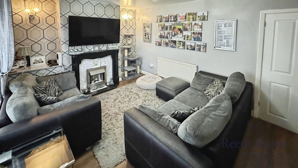 Property photo 2 of 10 Lounge