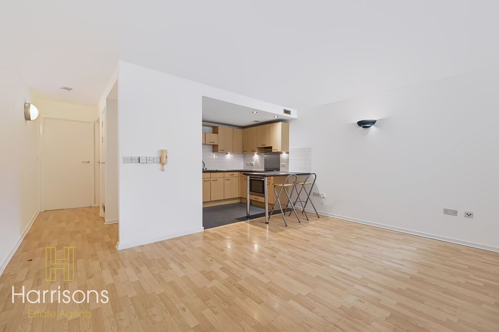 Property photo 1 of 17 5546091