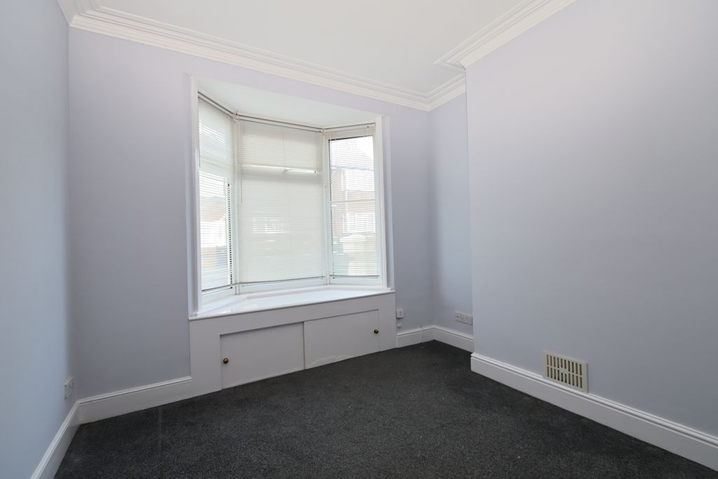 Property photo 3 of 7 Living Room