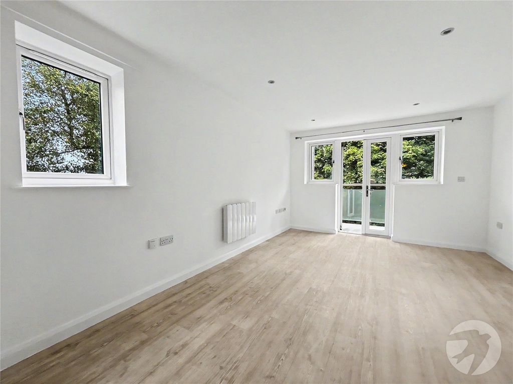 Property photo 3 of 29 Picture No. 03