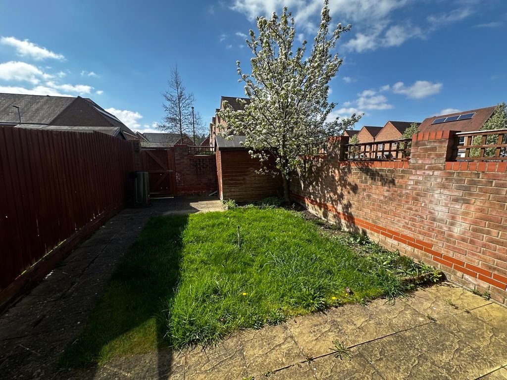Property photo 2 of 8 Garden