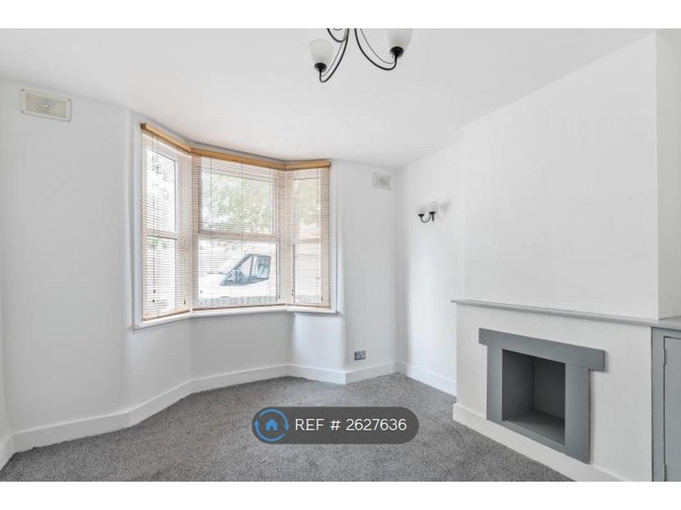 Property photo 3 of 10 Living Room