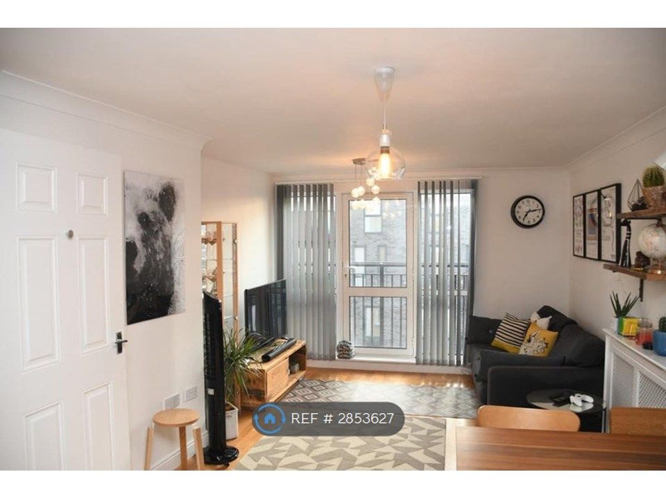 Property photo 2 of 21 Living Room