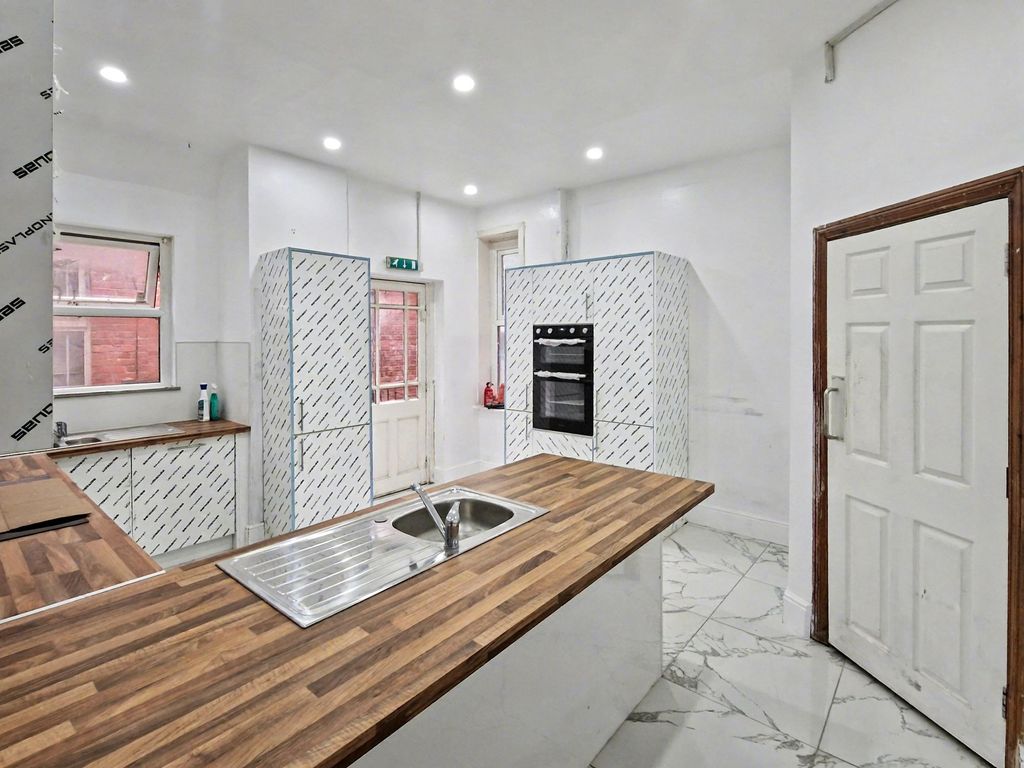 Property photo 3 of 38