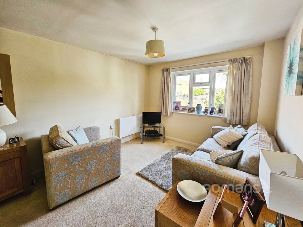 Property photo 2 of 18 Living Room