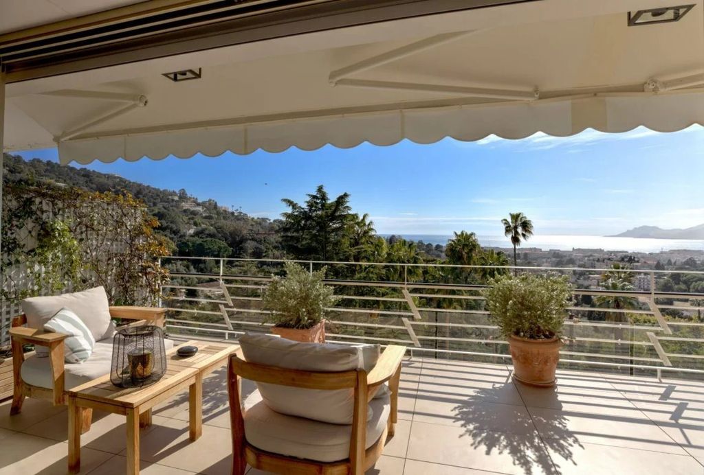 Property photo 1 of 15 Basse Californie, Cannes – Renovated 3-Room Flat With Sea Views
