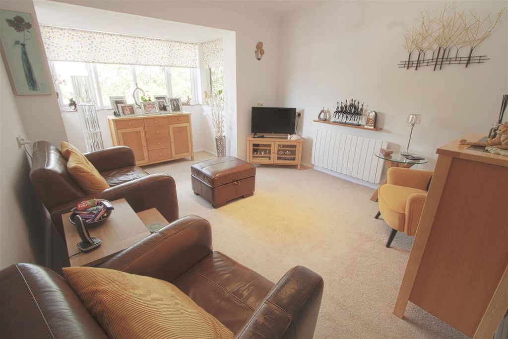 Property photo 2 of 10 Lounge.Jpg