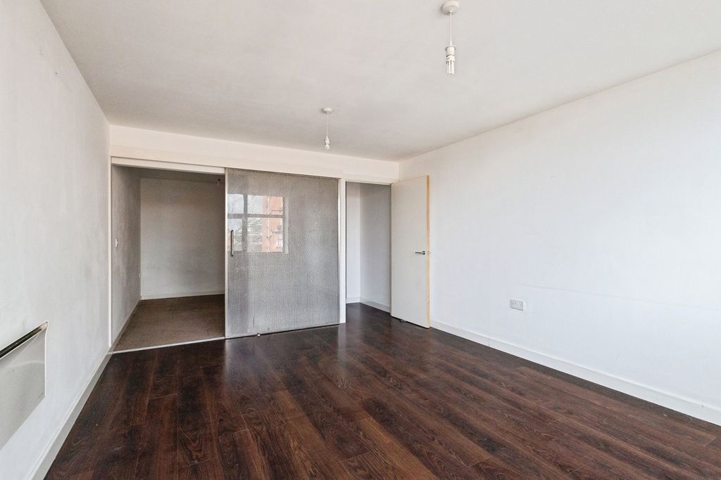 Property photo 2 of 11 Pbox-Img.Jpg