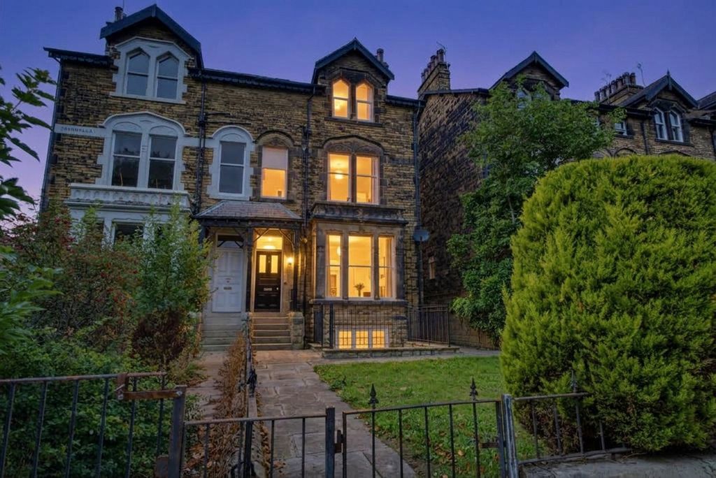 Property photo 1 of 15
