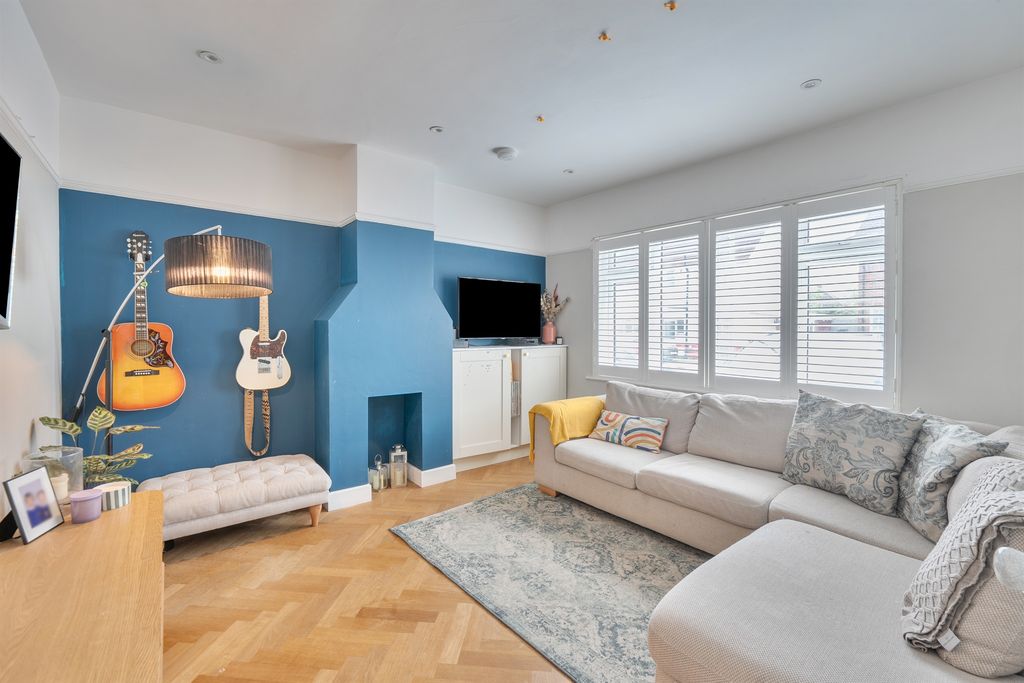 Property photo 3 of 17