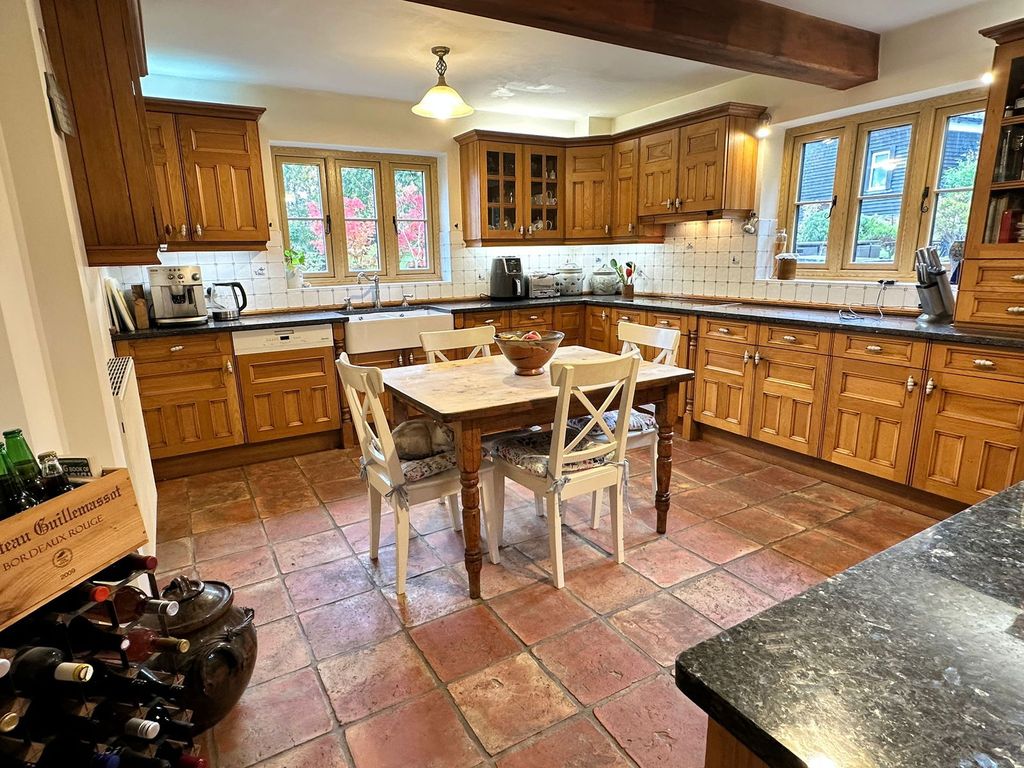 Property photo 2 of 21