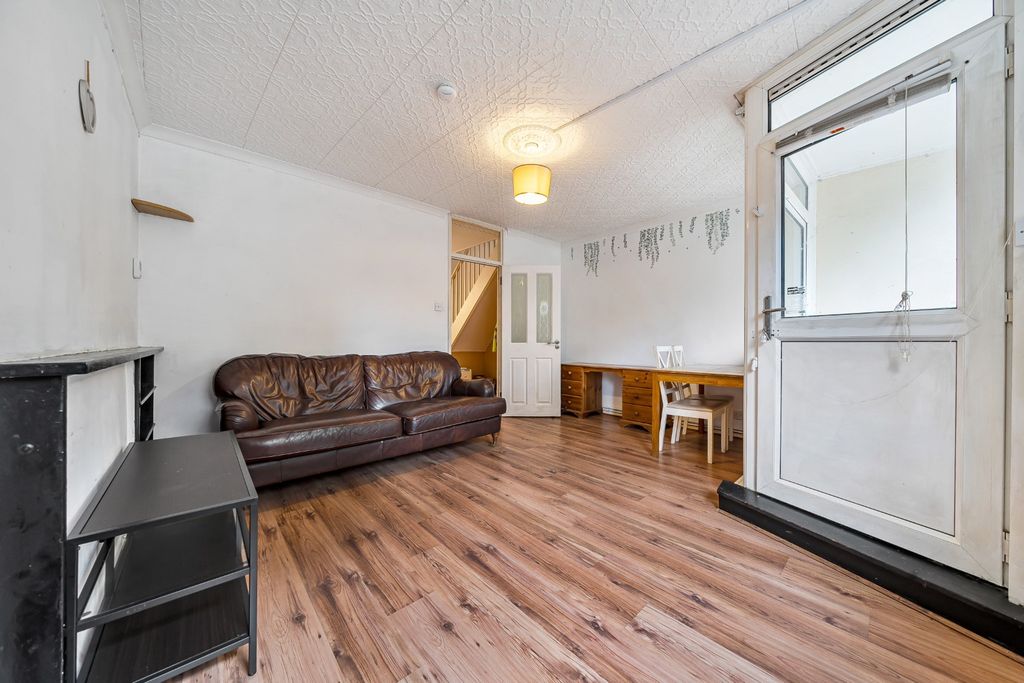 Property photo 3 of 13 4395485