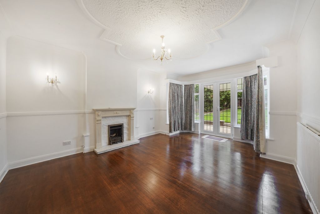 Property photo 2 of 23