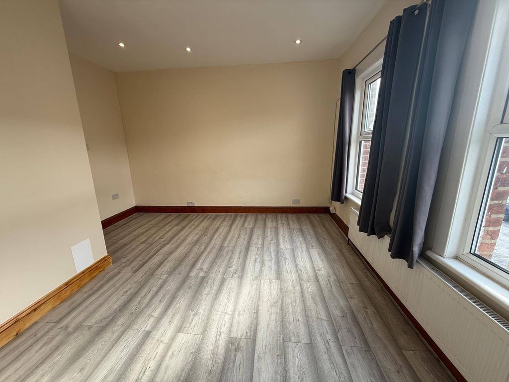 Property photo 2 of 7 Gallery