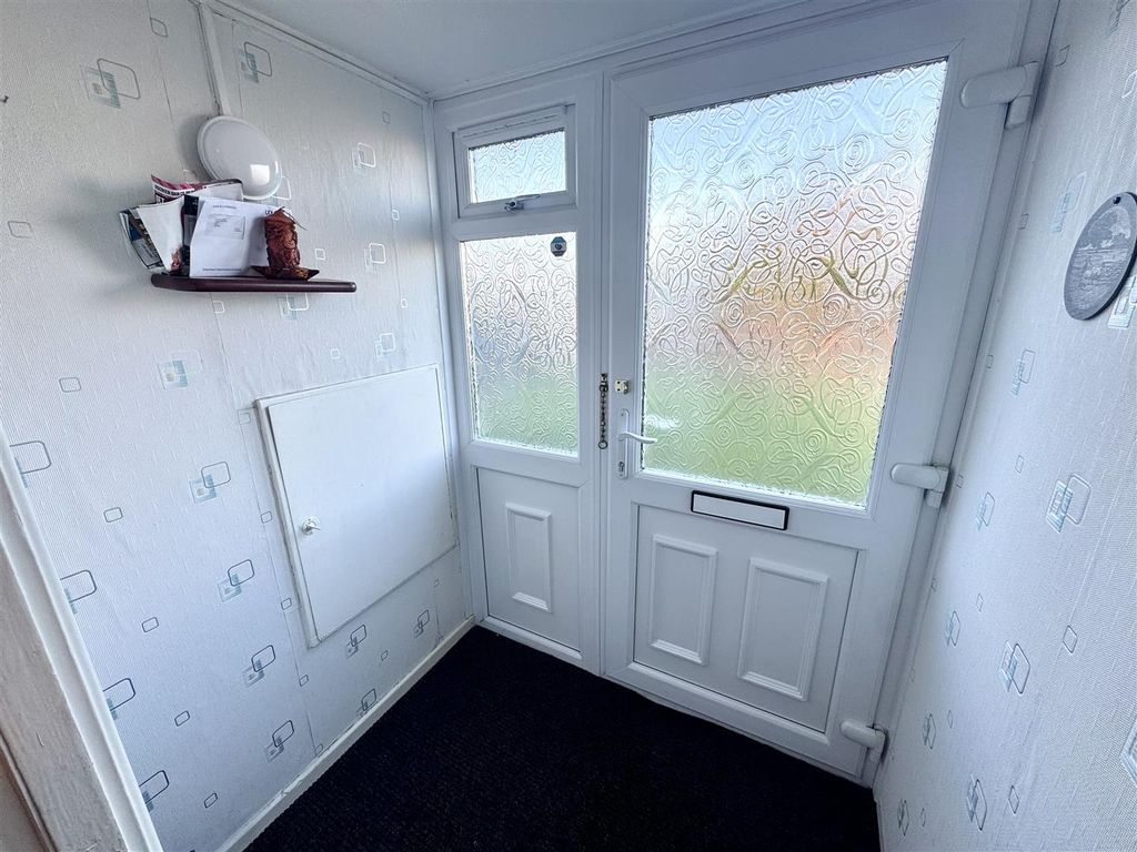 Property photo 2 of 20 Entrance Hall