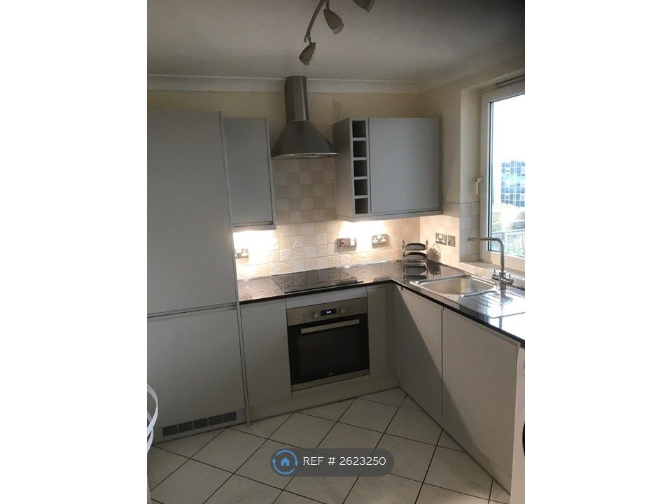 Property photo 3 of 15 Newly Fitted Kitchen And Appliances