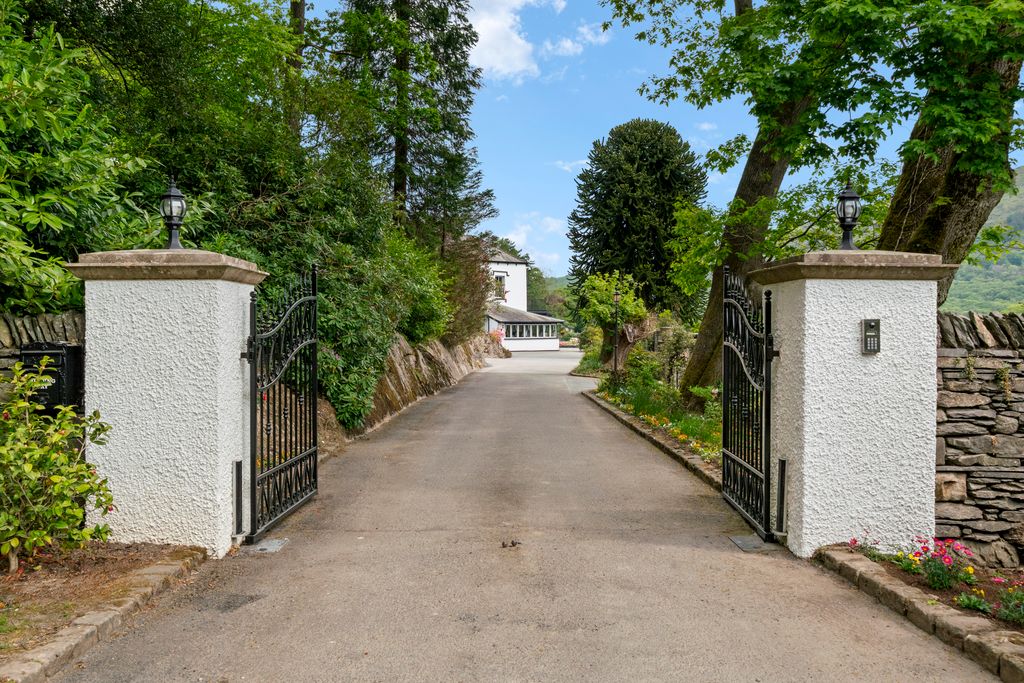 Property photo 2 of 27